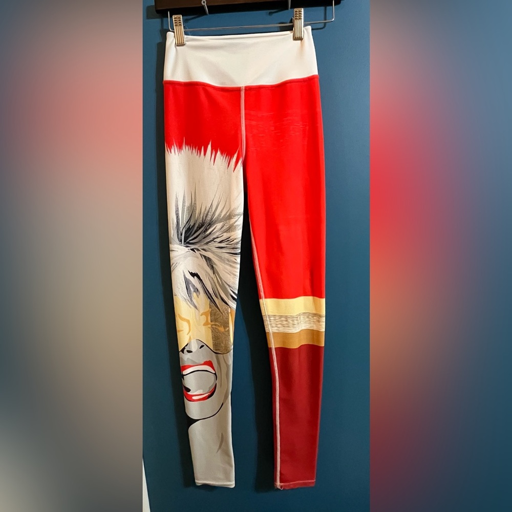 Uptripping “Tina Turner” yoga leggings